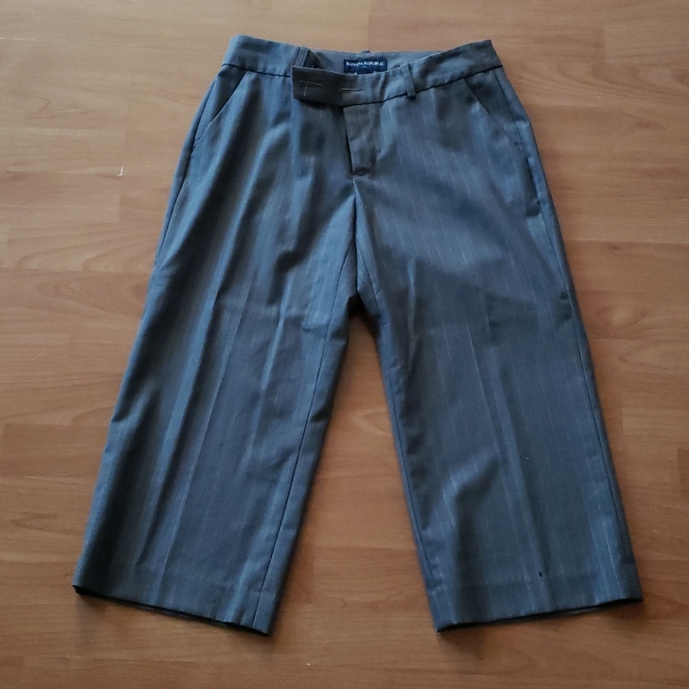 Banan republic capri slacks gray with strips